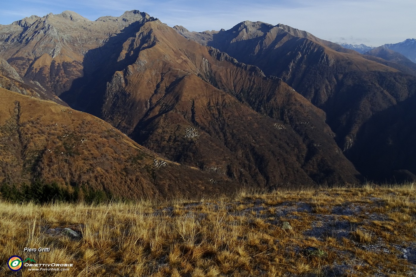 20 Vista su piccoli borghi montani.JPG